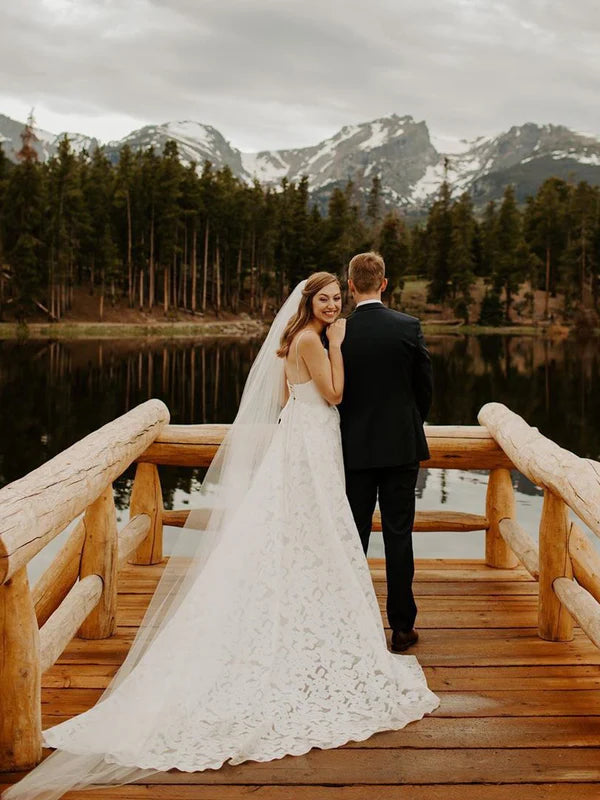 Luolandi Unique Spaghetti Straps Lace Wedding Dresses A-line V-Neck Bridal Gowns Elegant